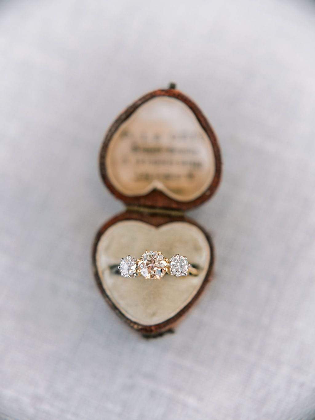 m-z color, vs clarity diamond in two-tone setting