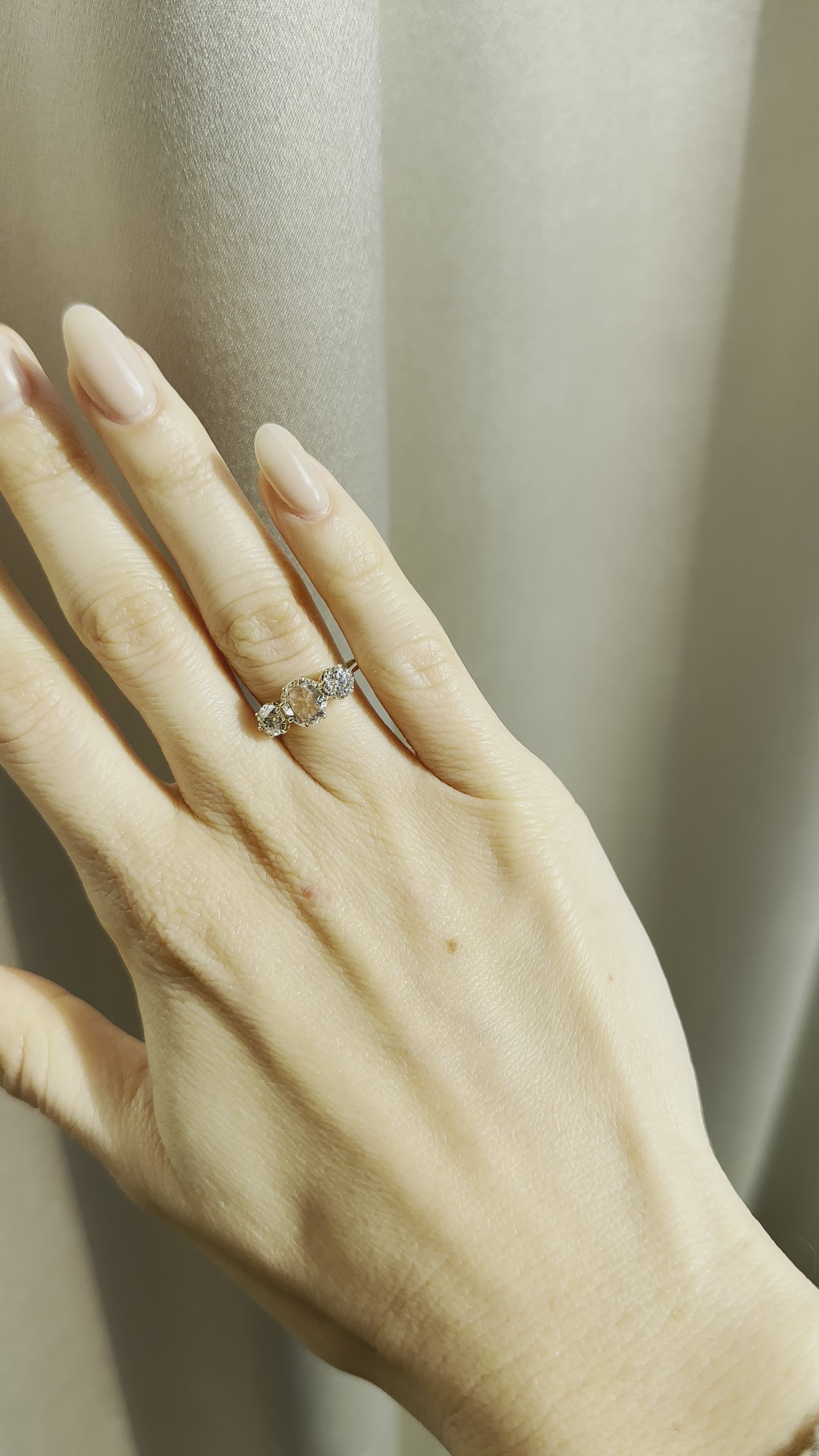 j-k-l color, si-i clarity diamond in yellow gold setting