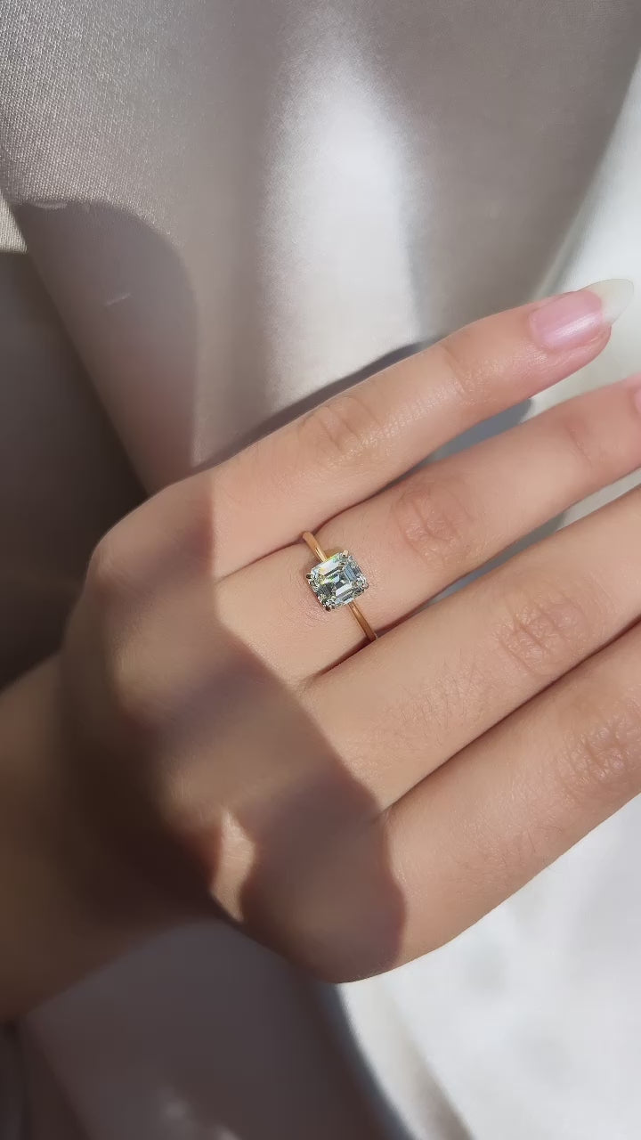 m-z color, vs clarity diamond in yellow gold setting