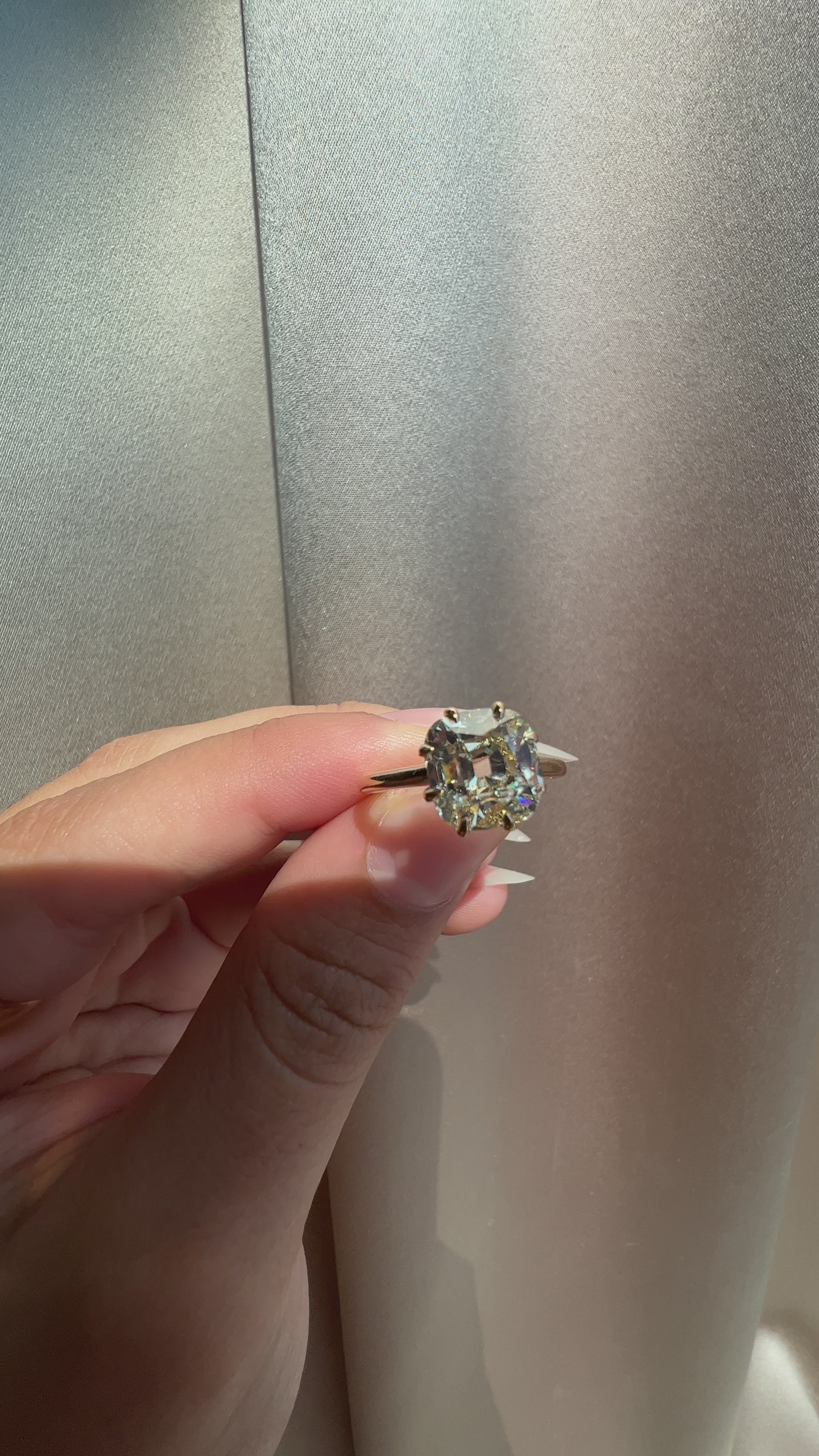 m-z color, si-i clarity diamond in yellow gold setting