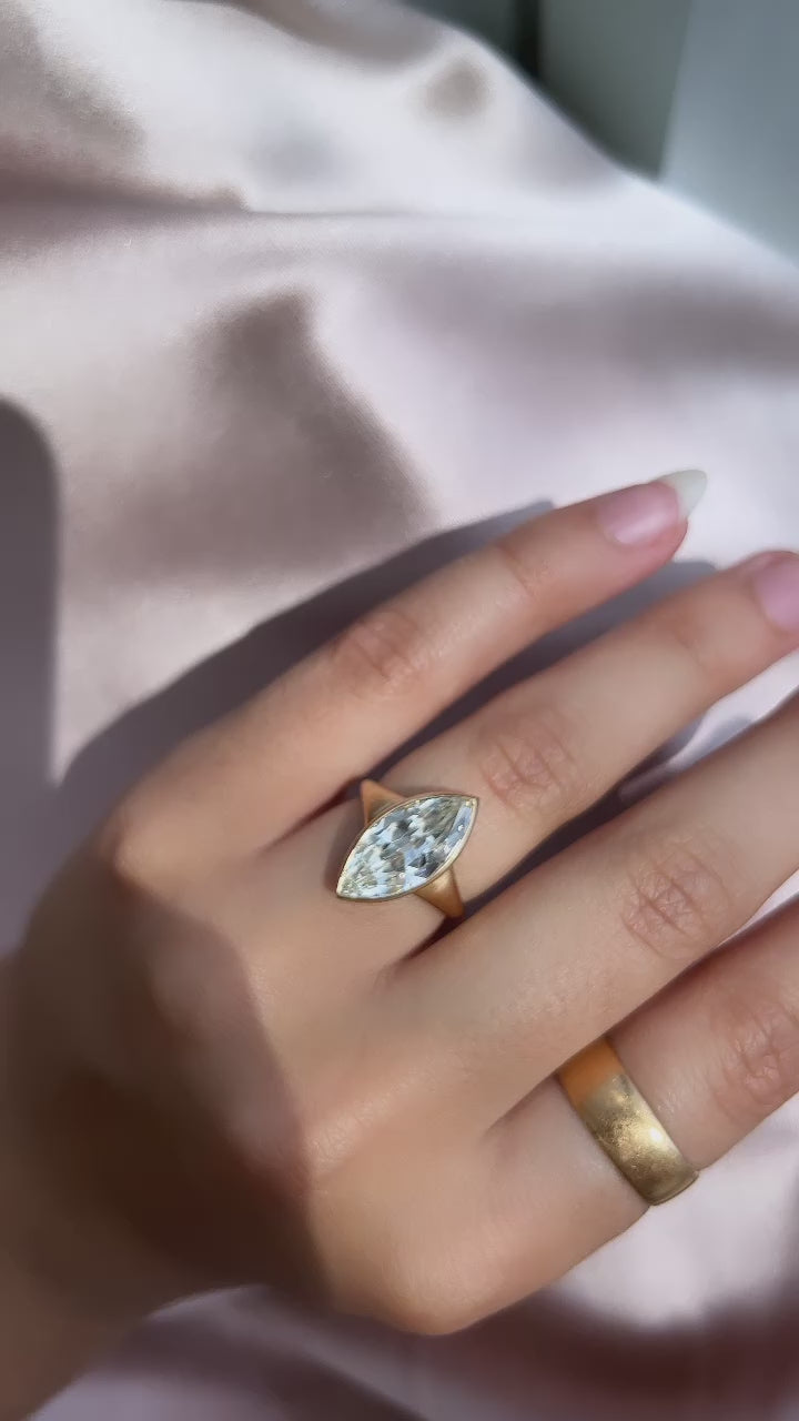 m-z color, vvs clarity diamond in yellow gold setting