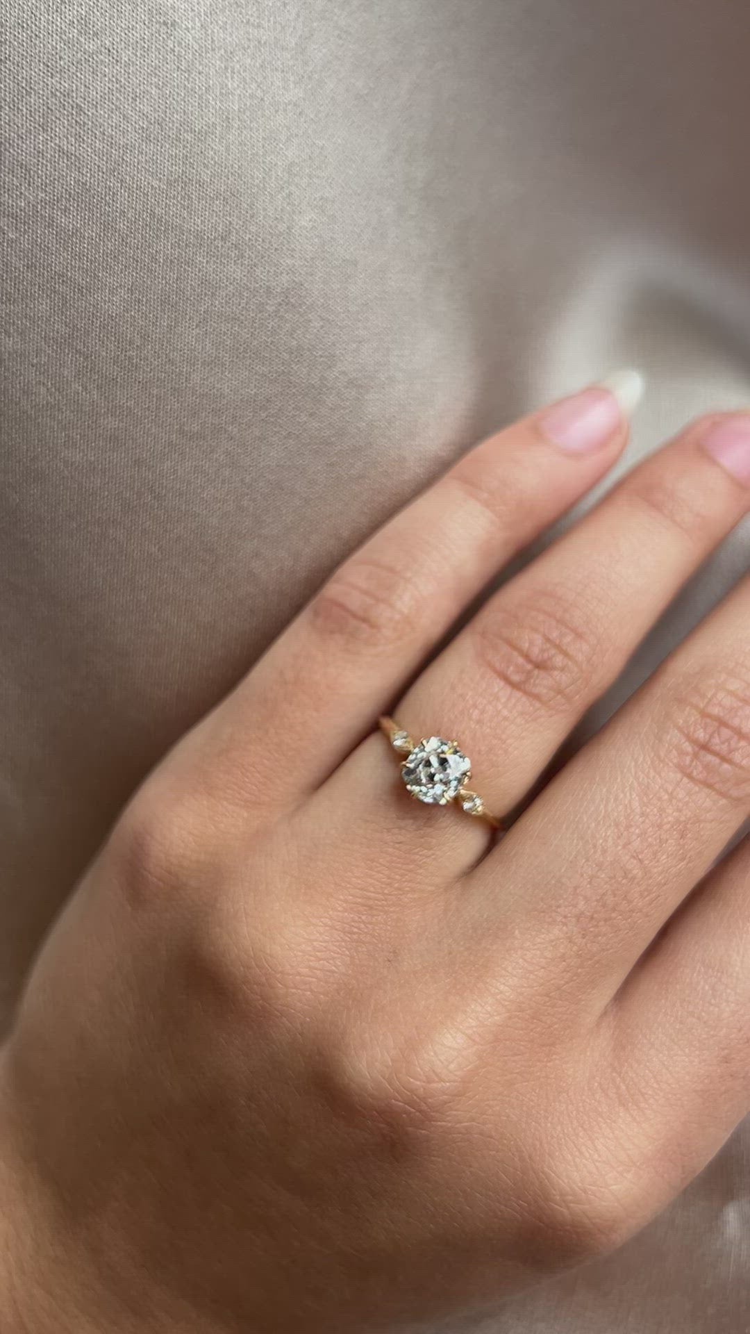 g-h-i color, si-i clarity diamond in yellow gold setting