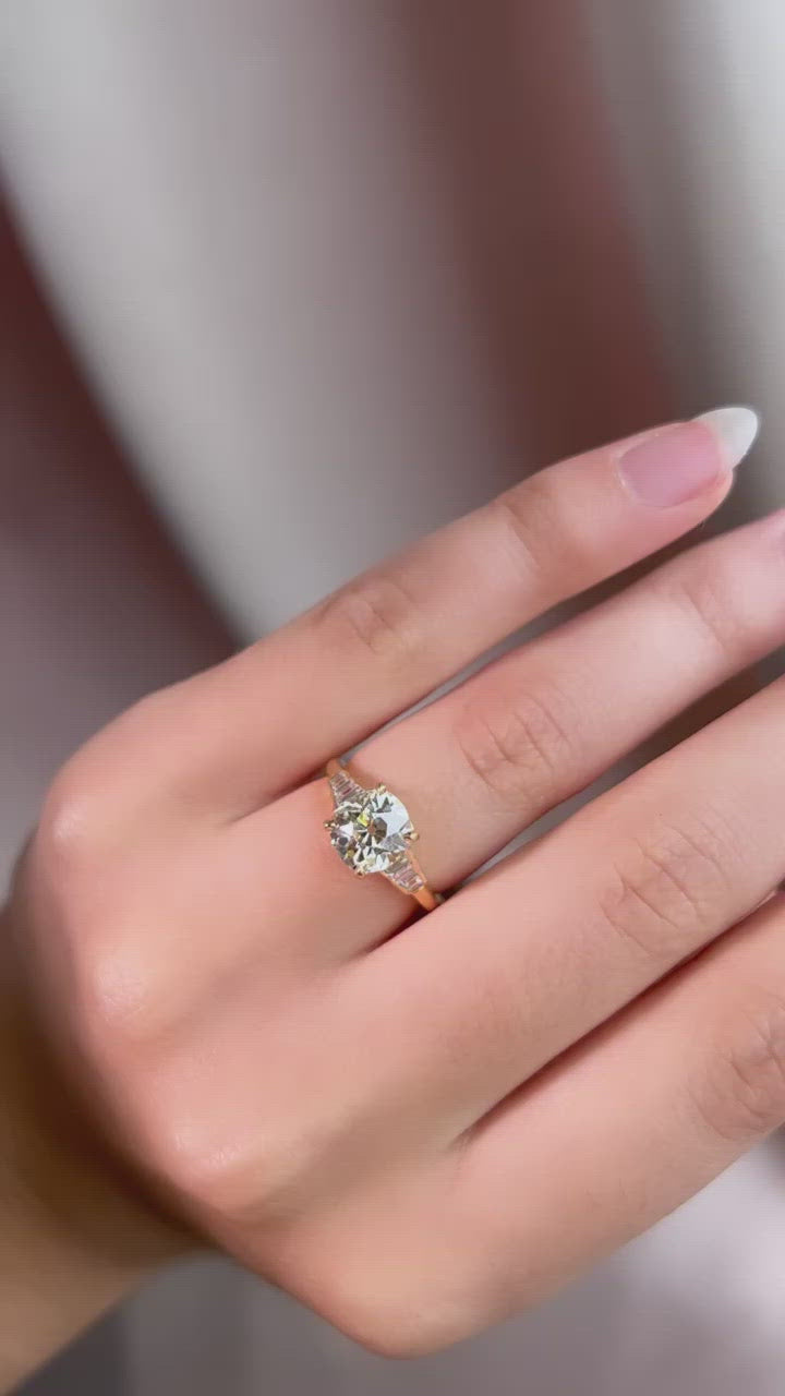 m-z color, vs clarity diamond in yellow gold setting