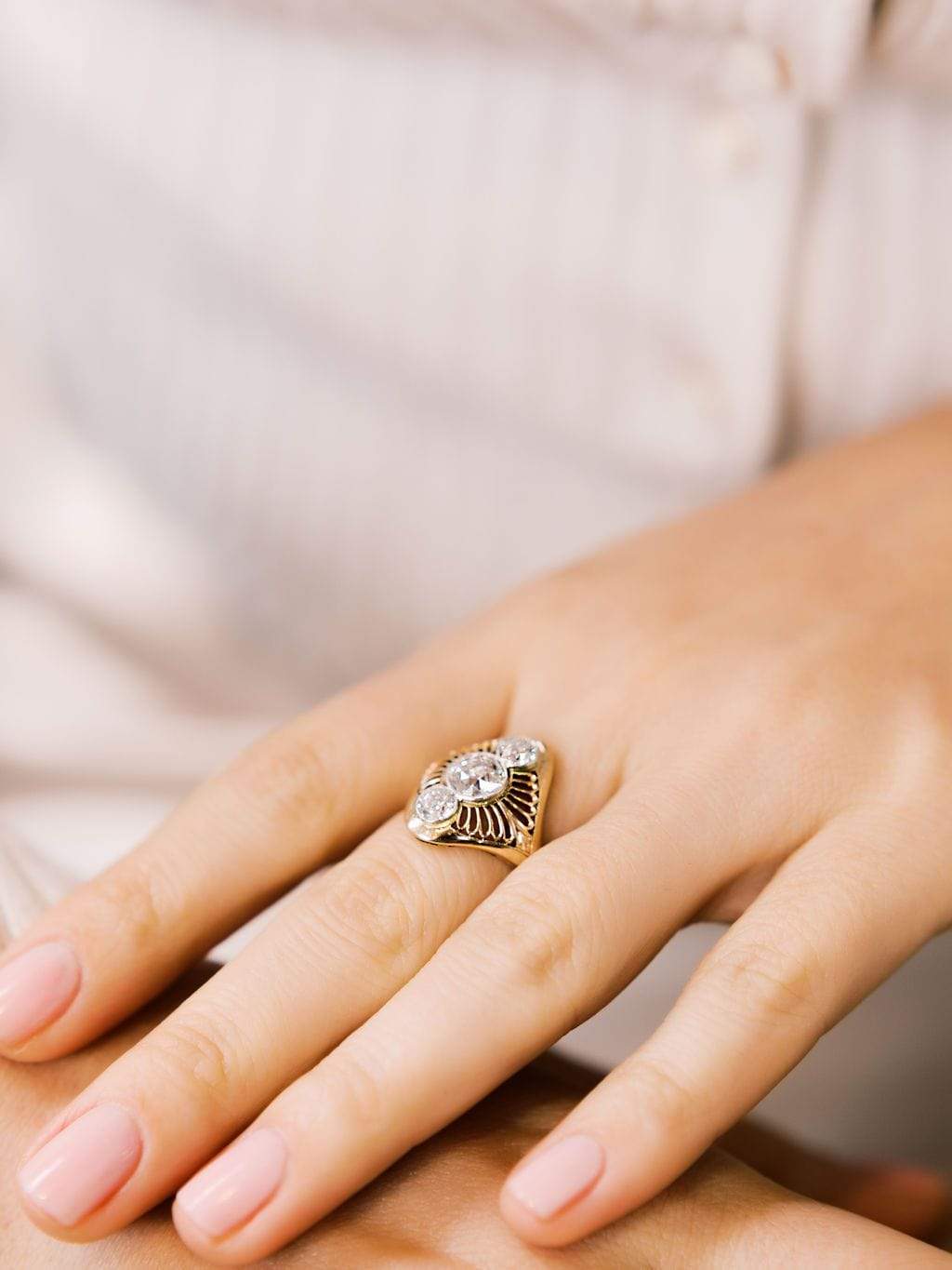 g-h-i color, si-i clarity in yellow gold setting