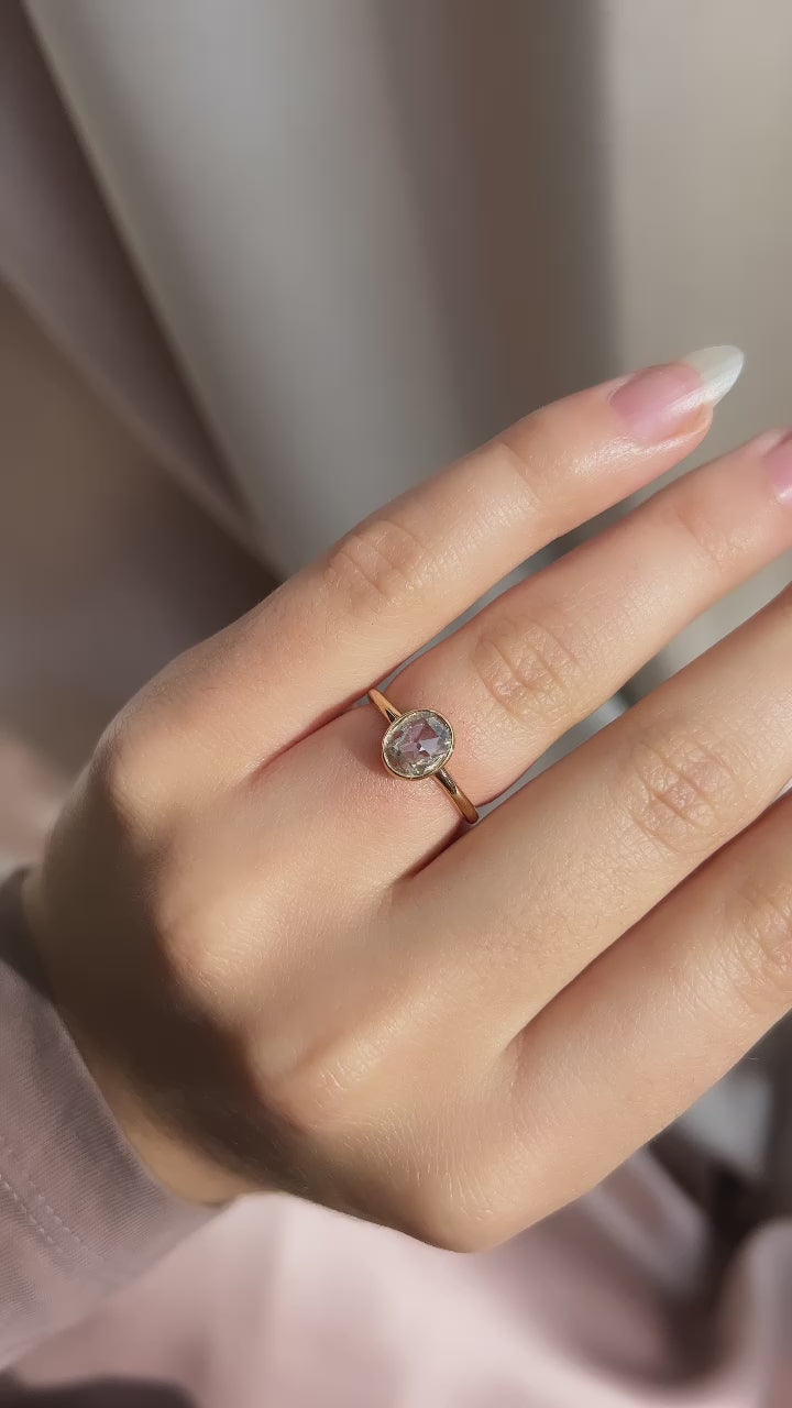 j-k-l color, si-i clarity diamond in yellow gold setting