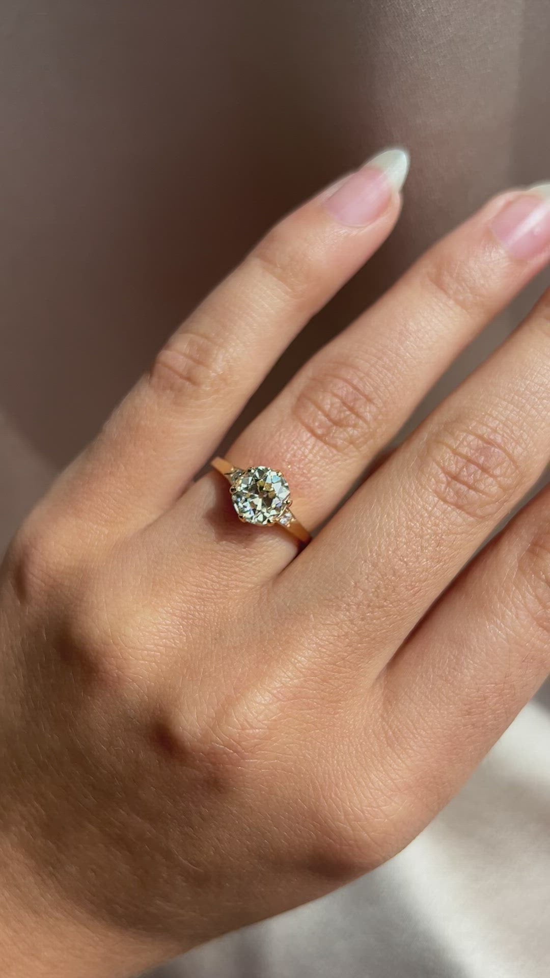 m-z color, si-i clarity diamond in yellow gold setting