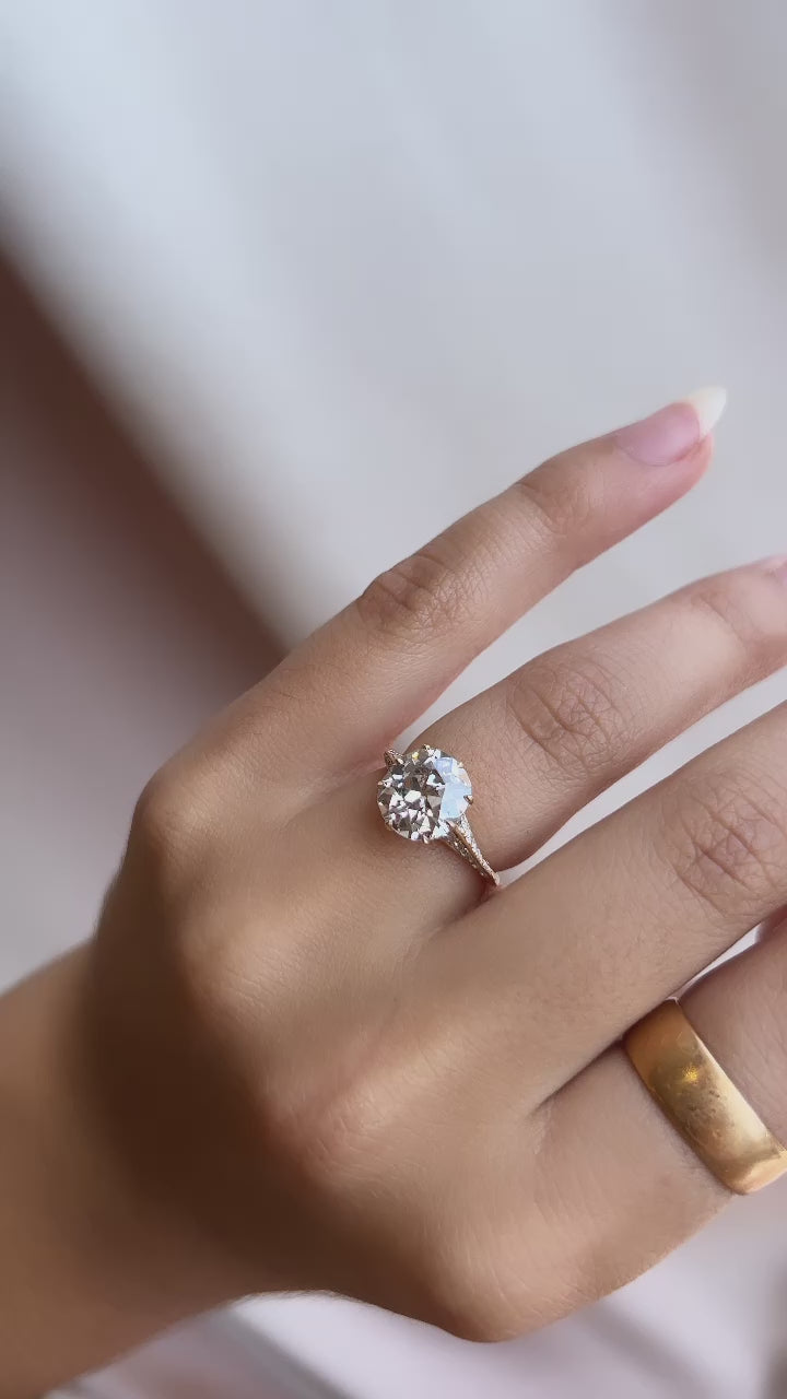 m-z color, si-i clarity diamond in yellow gold setting