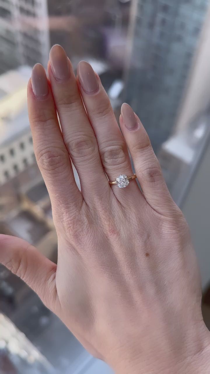 d-e-f color, si-i clarity diamond in two-tone setting