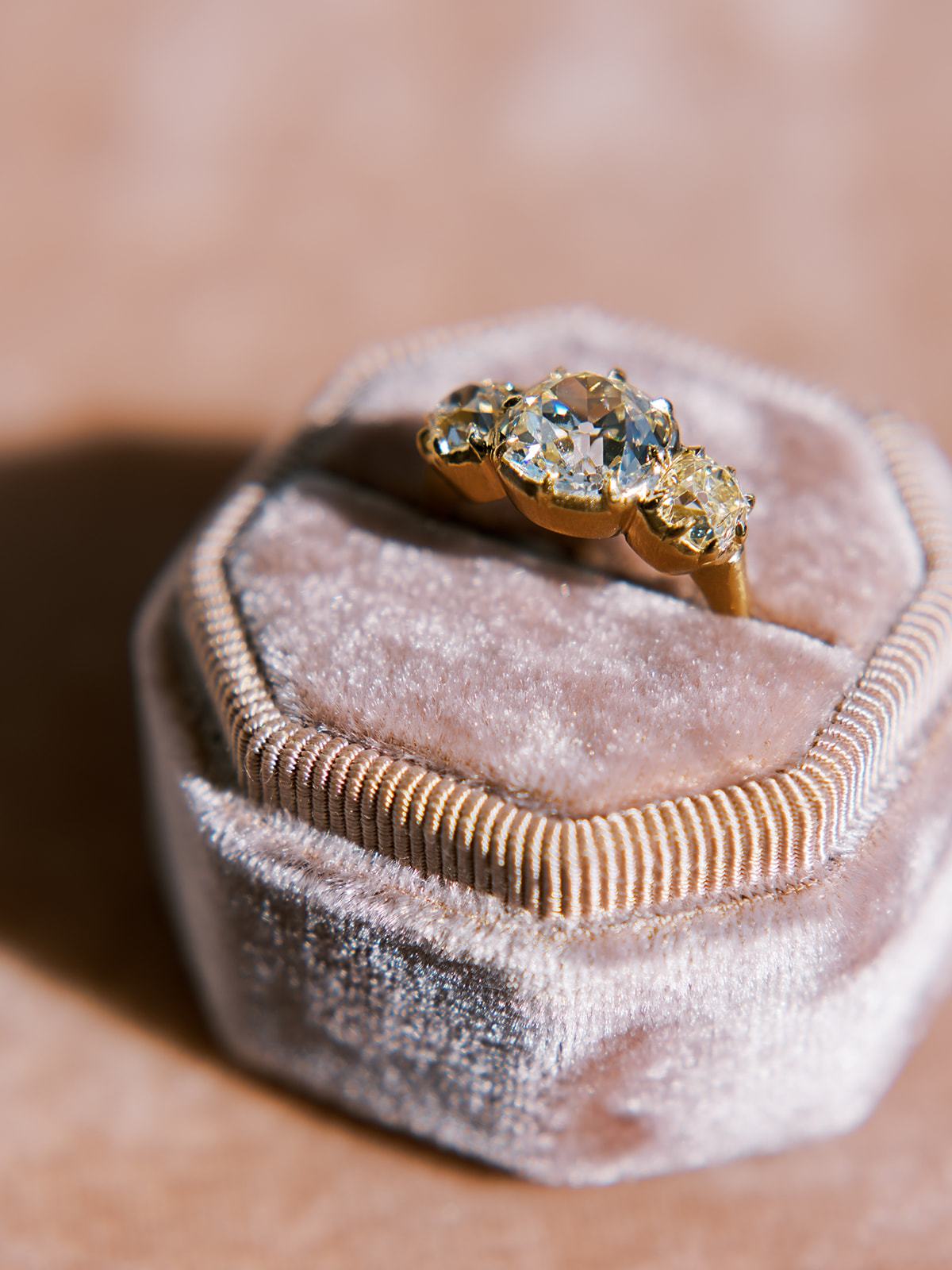 m-z color, si-i clarity diamond in yellow gold setting