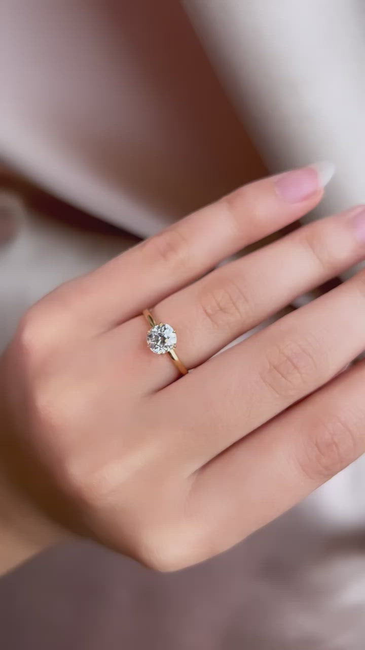 j-k-l color, si-i clarity diamond in yellow gold setting