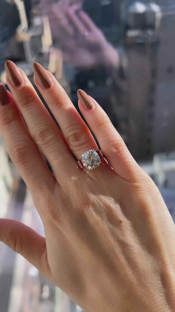 m-z color, vs clarity diamond in yellow gold setting