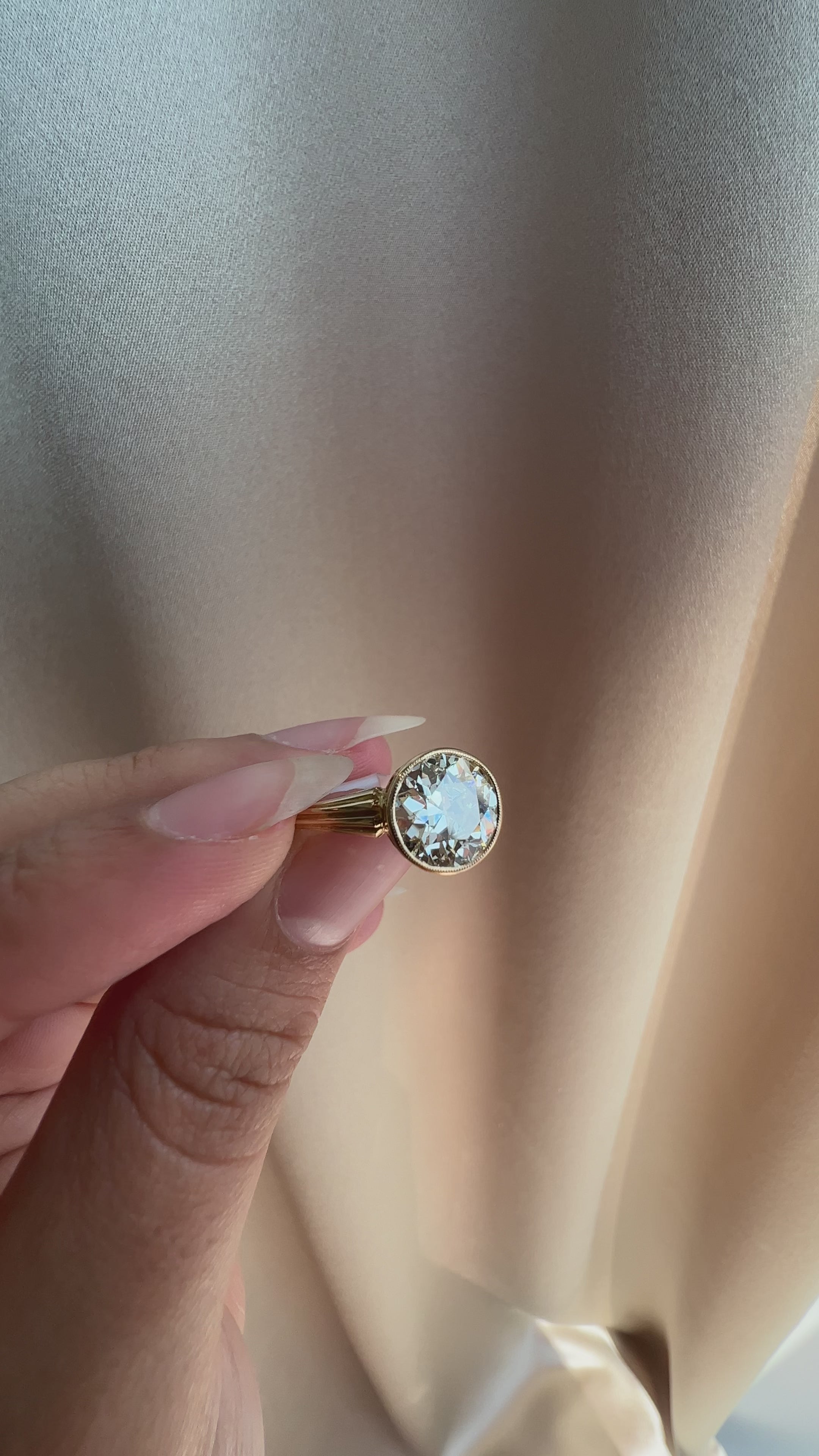 m-z color, si-i clarity diamond in yellow gold setting