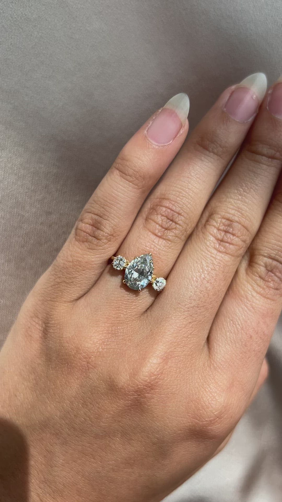 si-i clarity diamond in yellow gold setting