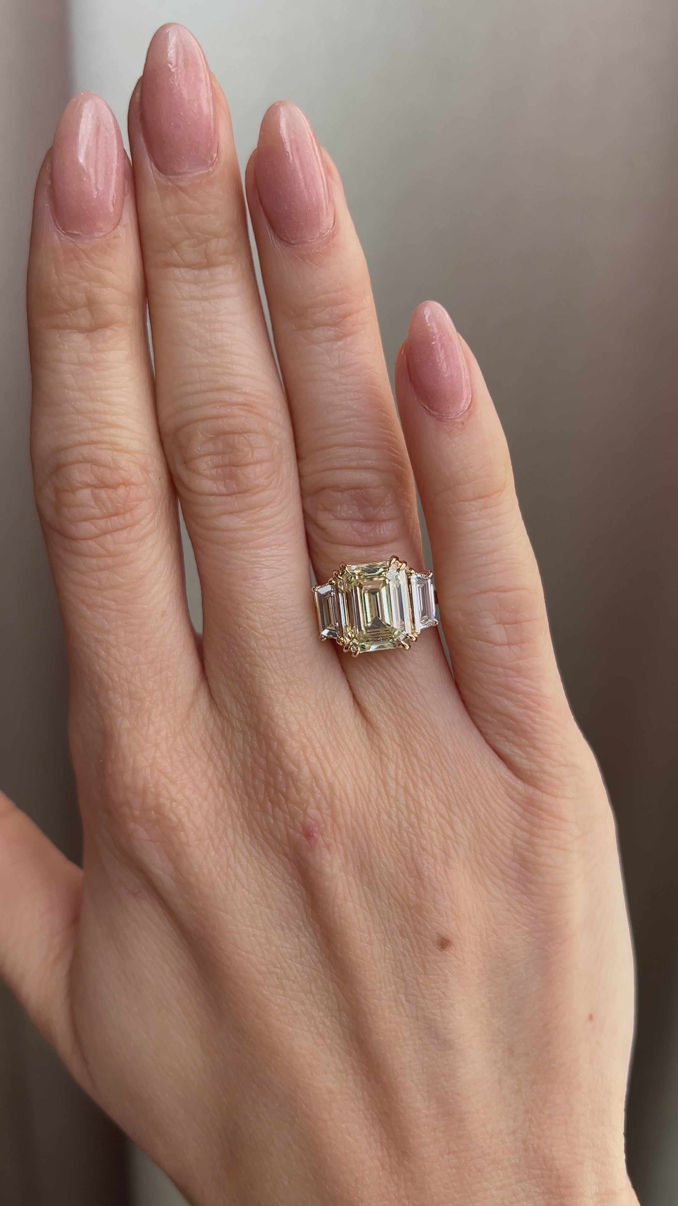 m-z color, si-i clarity diamond in yellow gold setting