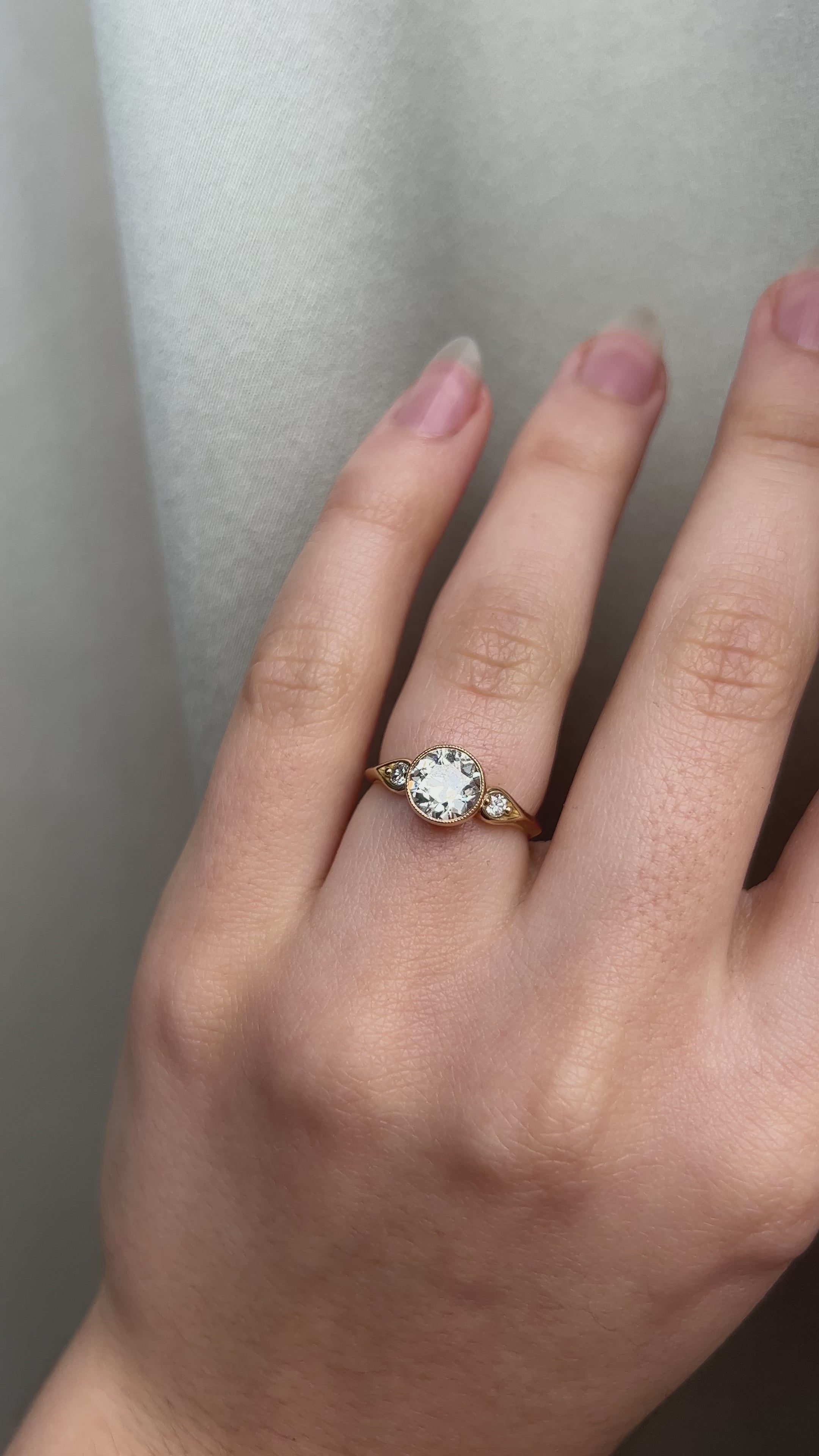 m-z color, si-i clarity diamond in yellow gold setting