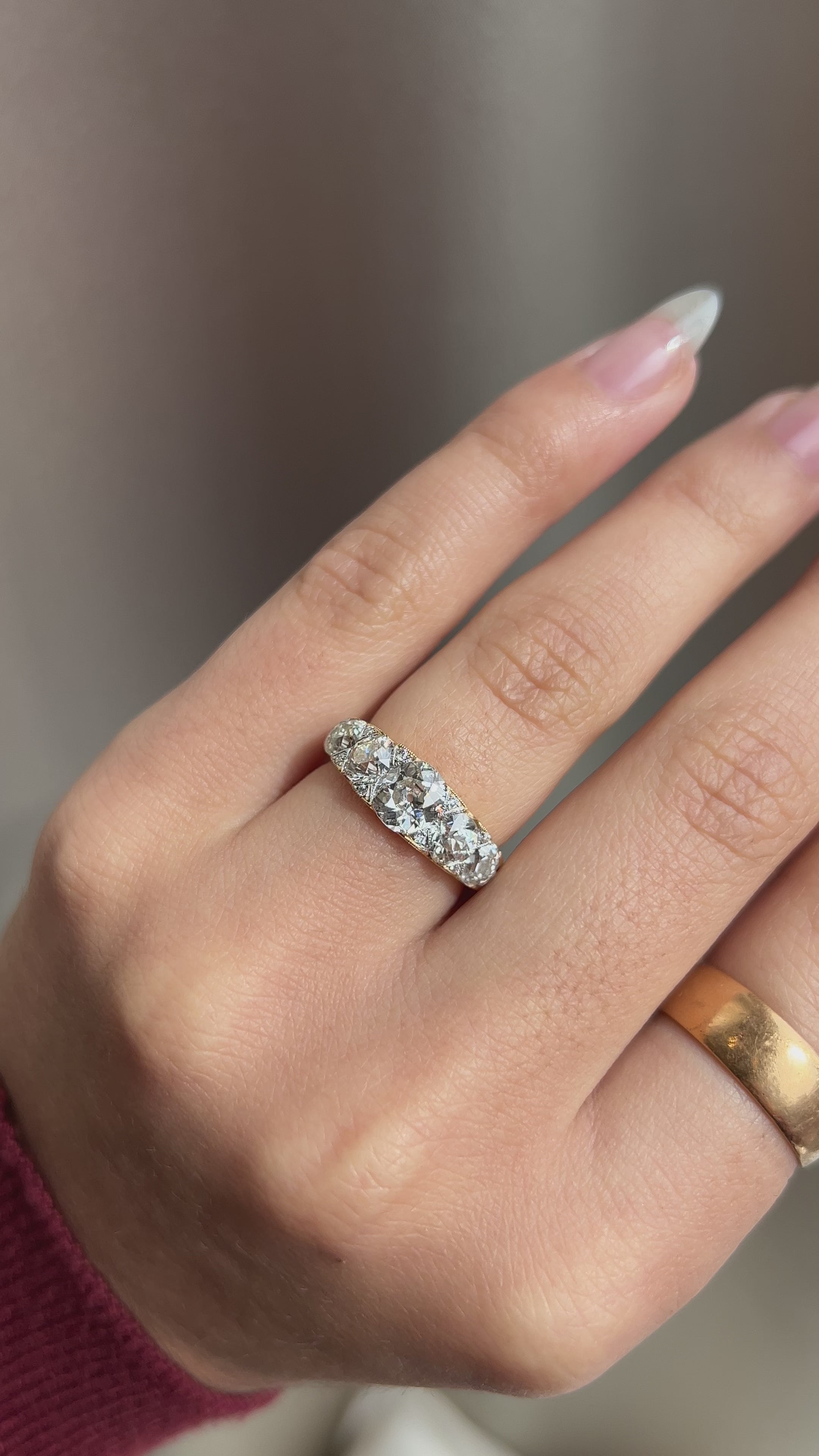 j-k-l color, vs clarity diamond in two-tone setting