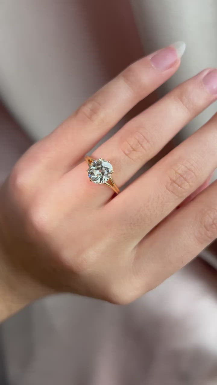 m-z color, vs clarity diamond in yellow gold setting