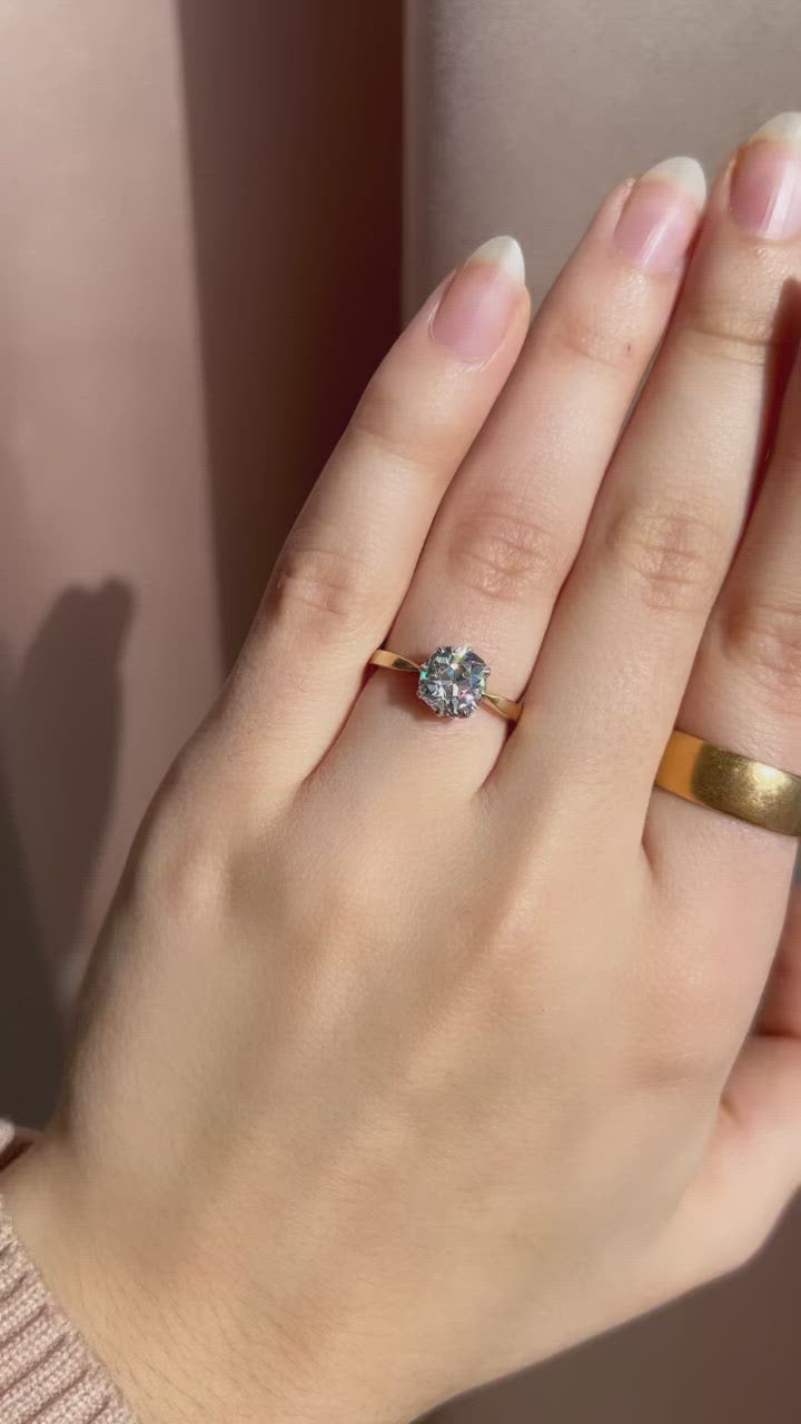 j-k-l color, si-i clarity diamond in two-tone setting