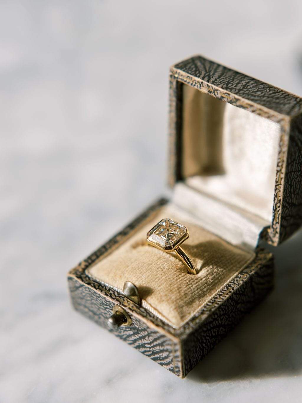 m-z color, vs clarity diamond uncategorized in yellow gold setting