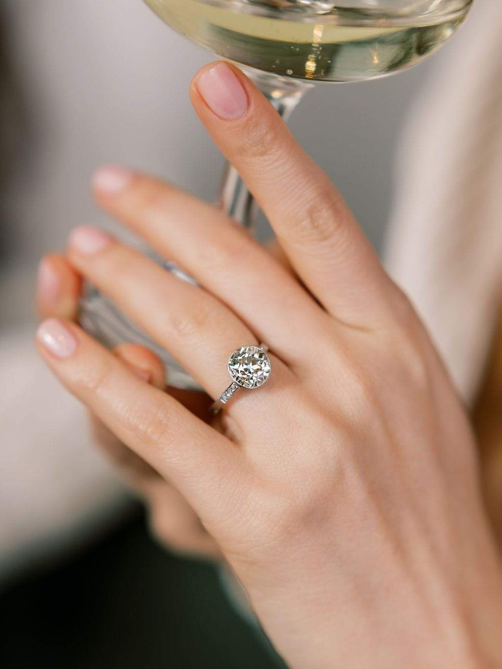 m-z color, vs clarity diamond in platinum setting