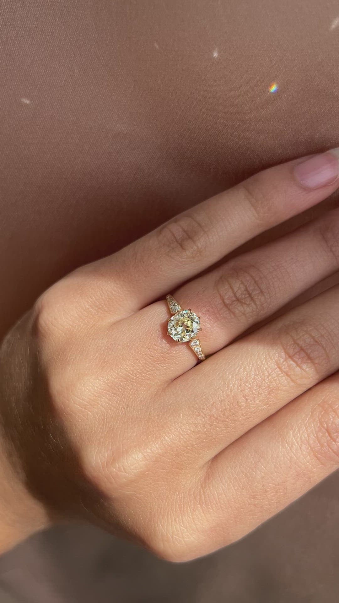 m-z color, si-i clarity diamond in yellow gold setting