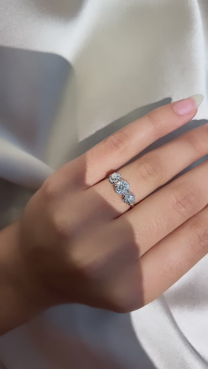 g-h-i color, vs clarity diamond in two-tone setting