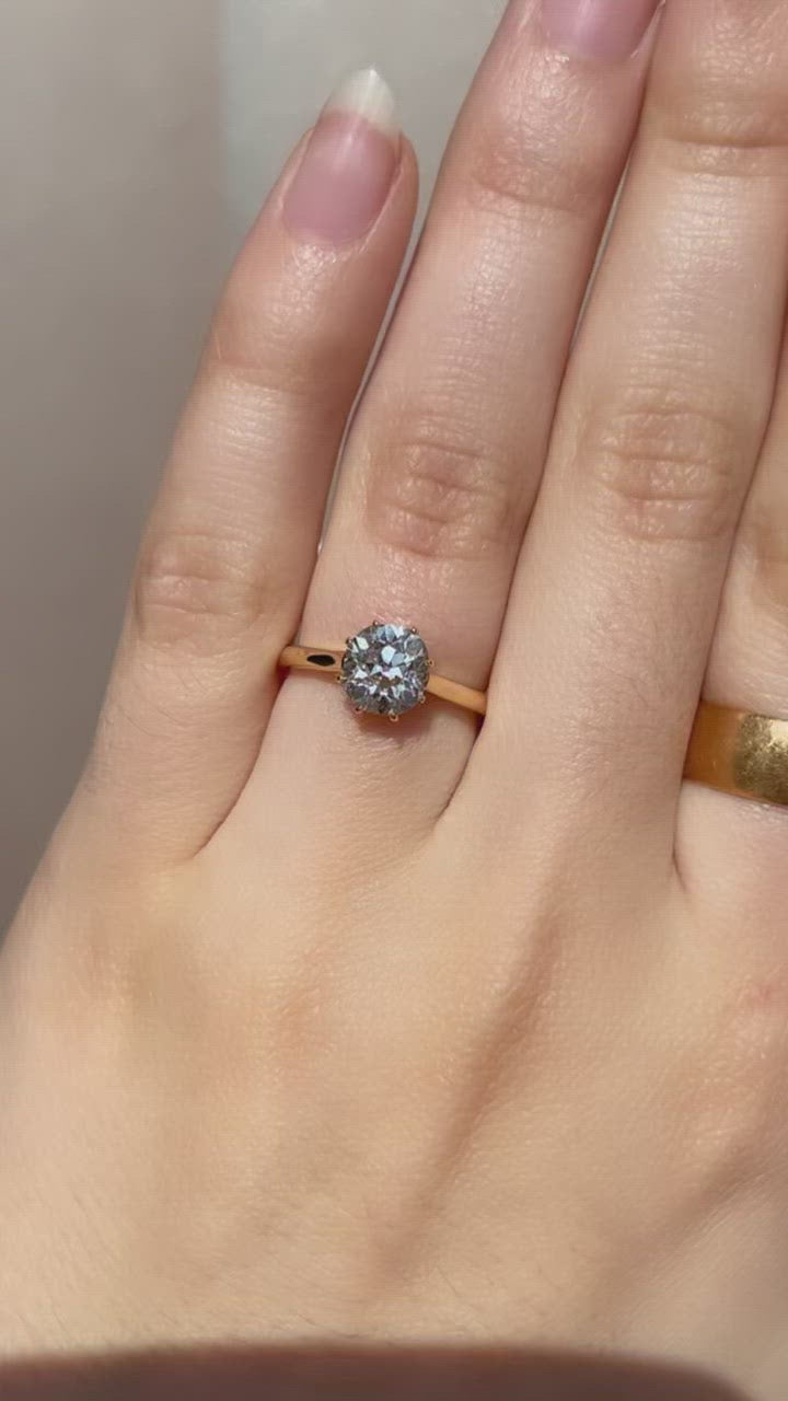 j-k-l color, si-i clarity in yellow gold setting