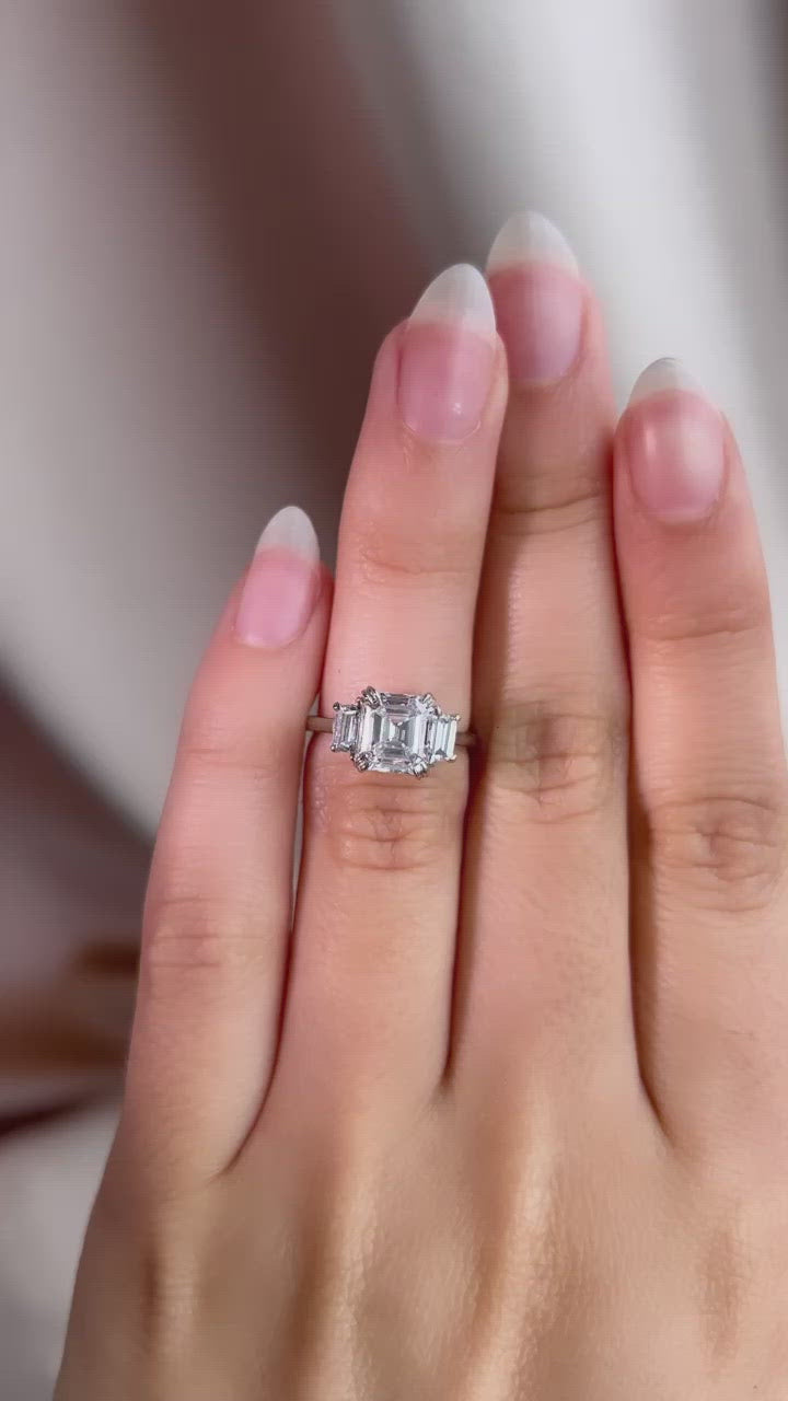 d-e-f color, si-i clarity diamond in platinum setting