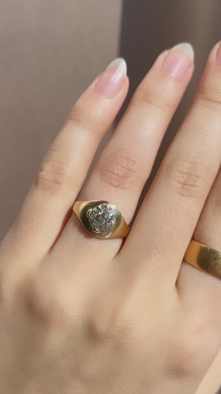 m-z color, vvs clarity diamond in yellow gold setting