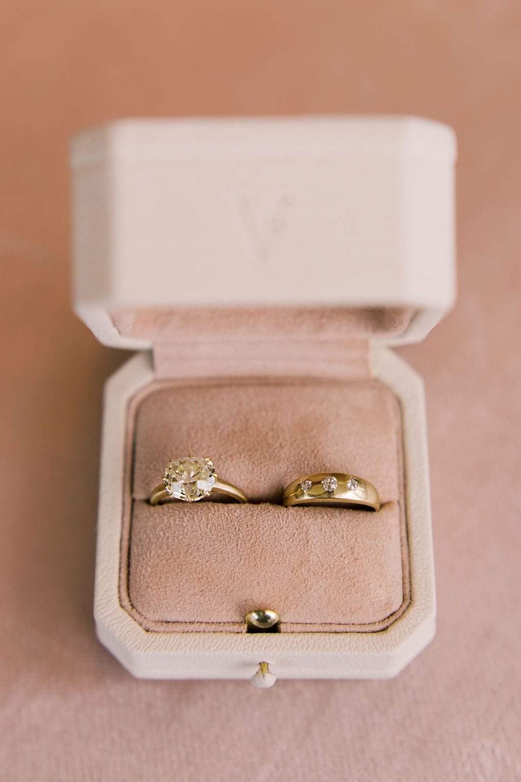 m-z color, vs clarity diamond in yellow gold setting