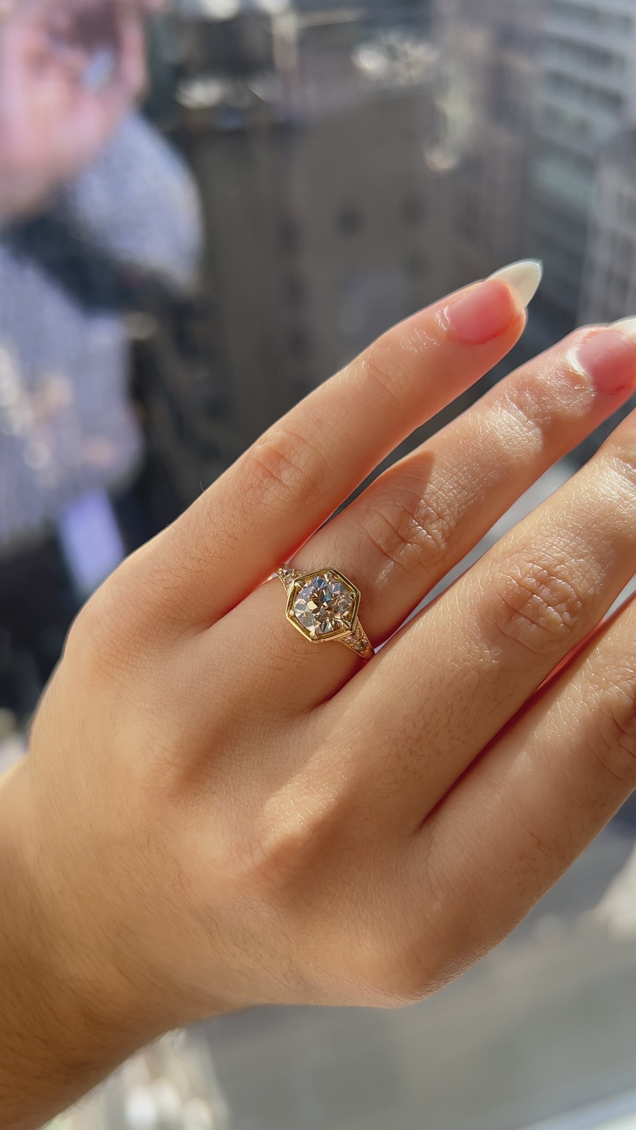 m-z color, si-i clarity diamond in yellow gold setting