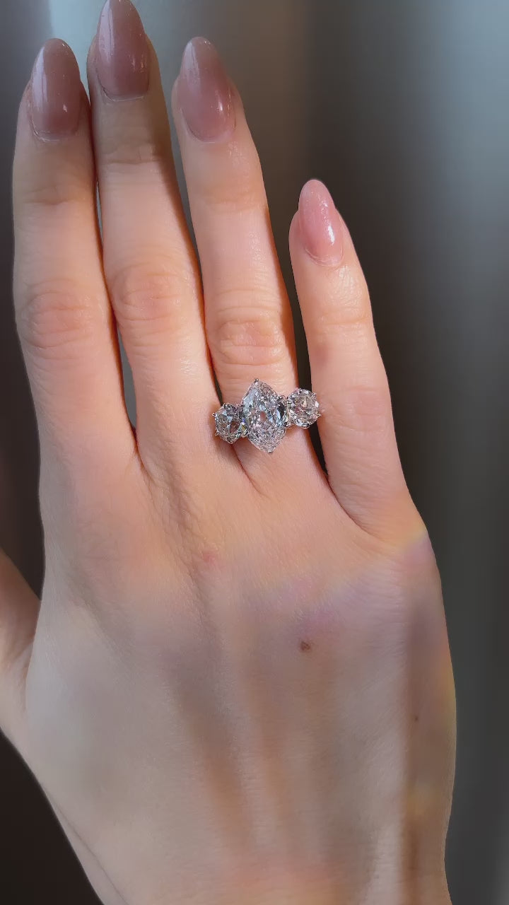 d-e-f color, vvs clarity diamond in two-tone setting