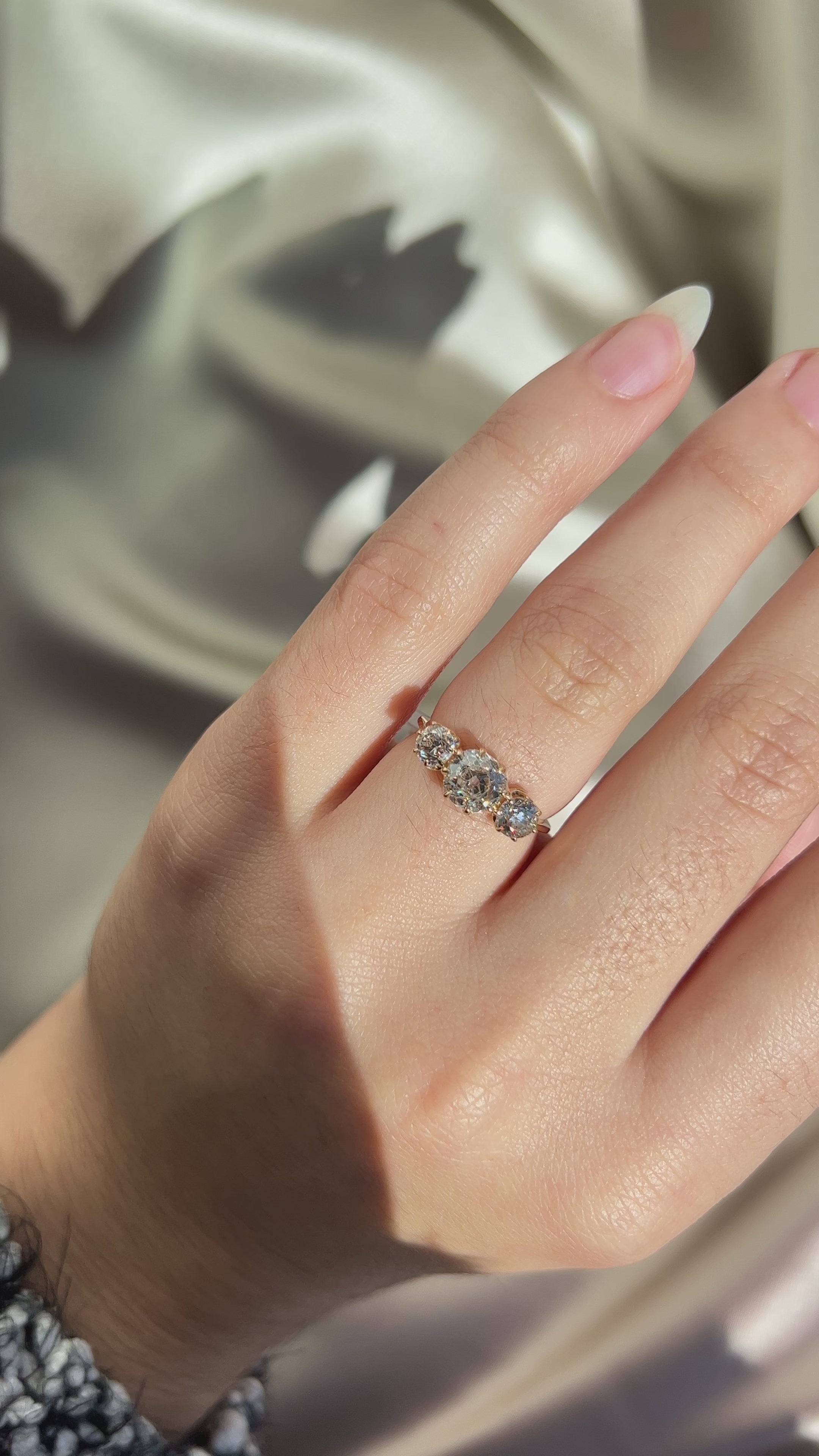 m-z color, si-i clarity diamond in yellow gold setting