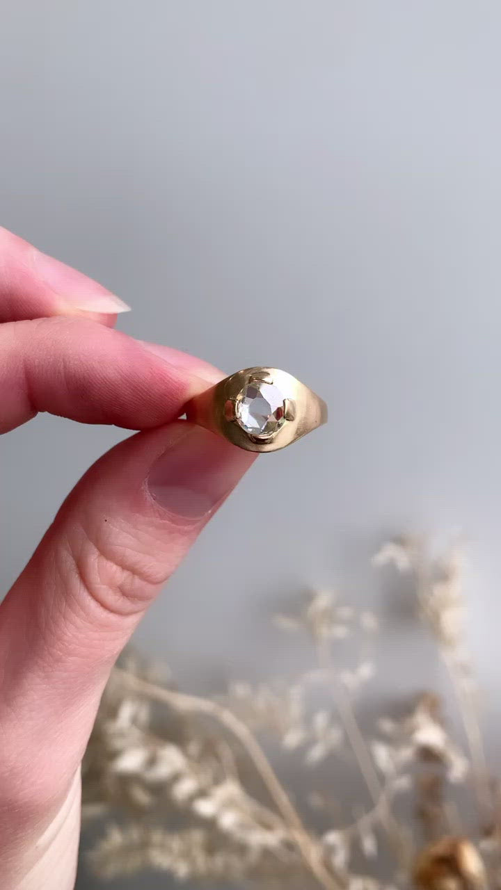 j-k-l color, si-i clarity diamond in yellow gold setting