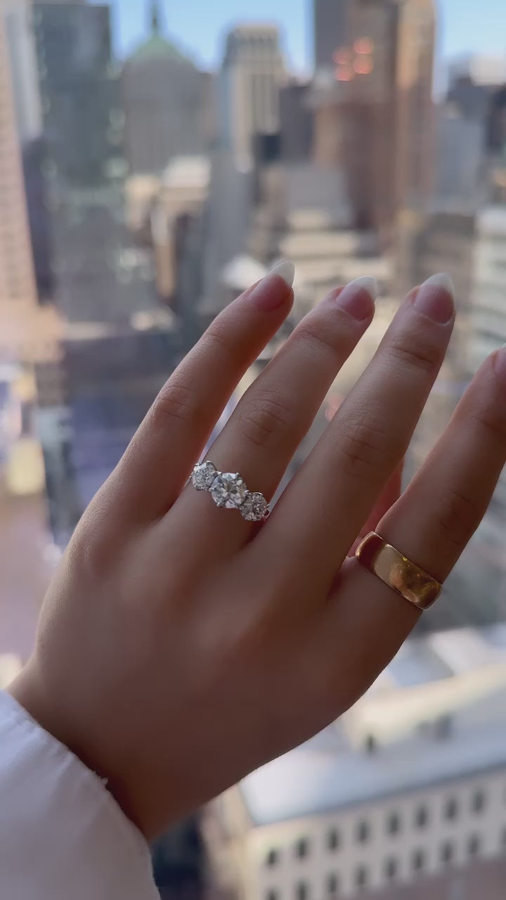 j-k-l color, si-i clarity diamond in two-tone setting