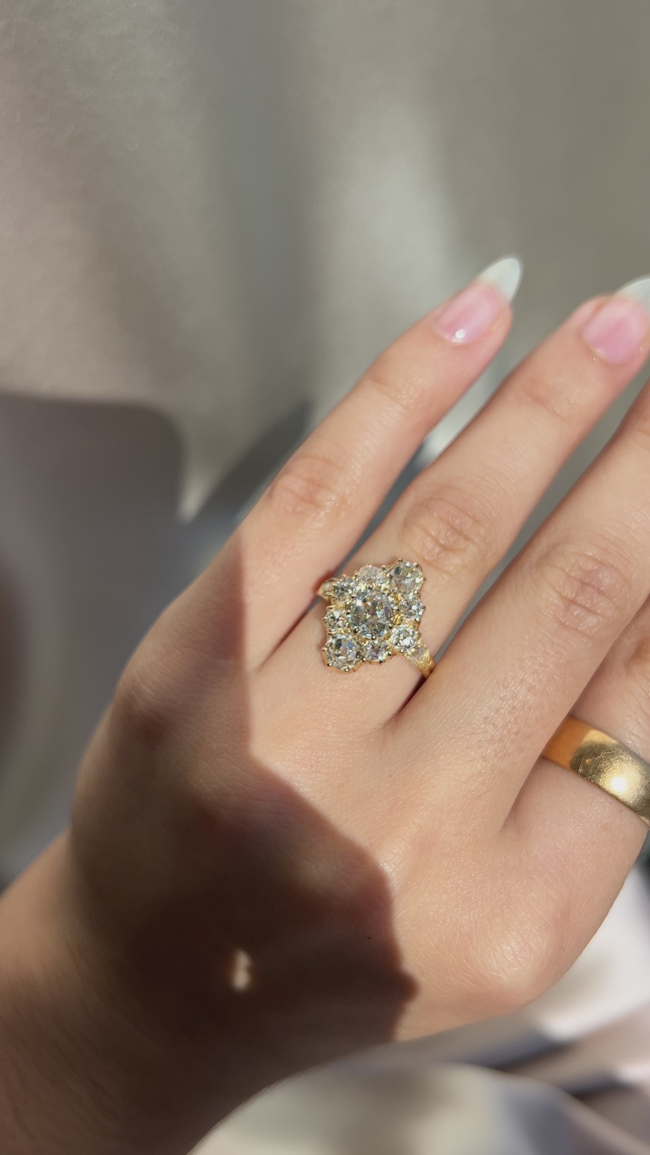 m-z color, si-i clarity diamond in yellow gold setting