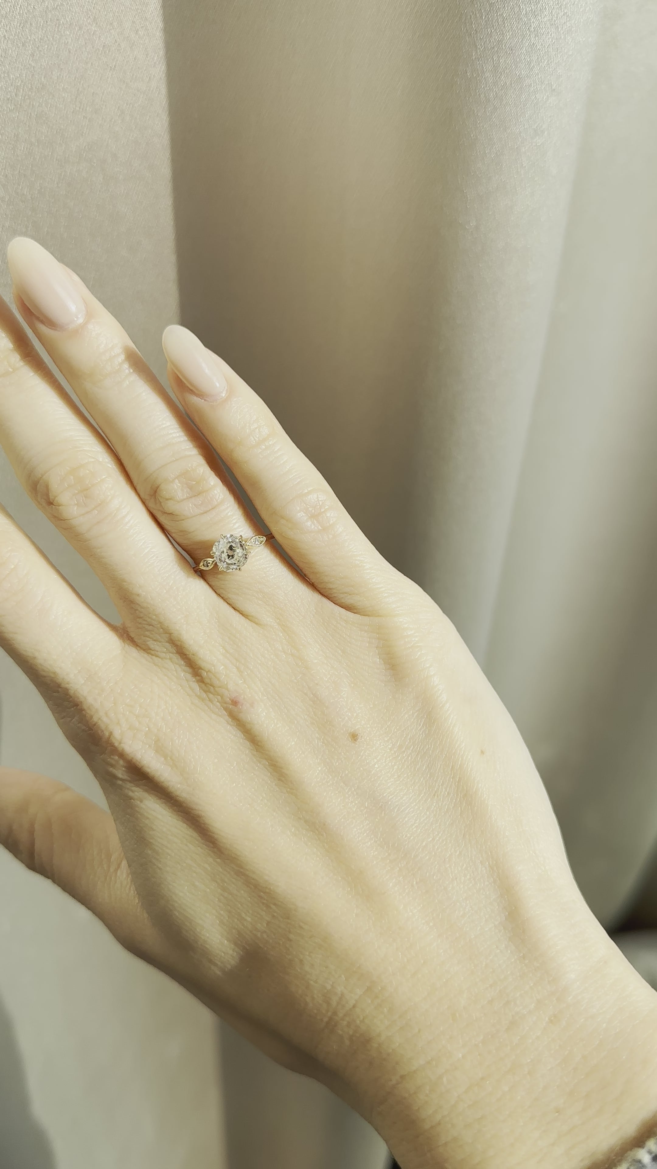 j-k-l color, si-i clarity diamond in yellow gold setting