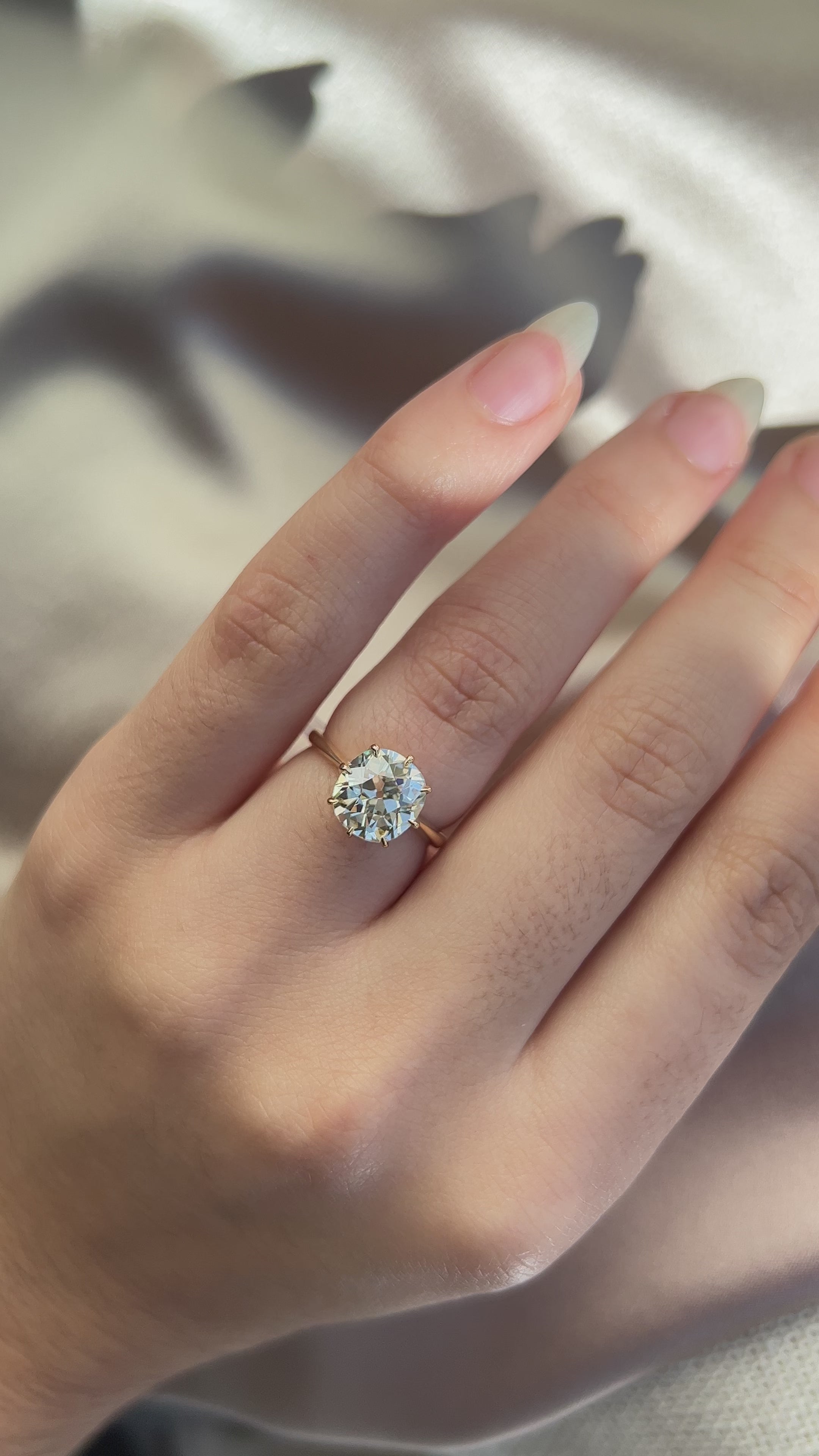 m-z color, vs clarity diamond in yellow gold setting