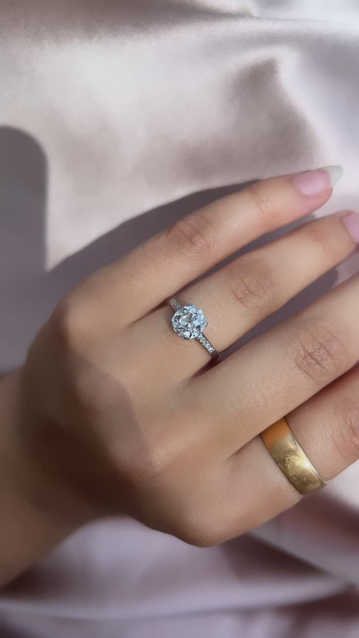 g-h-i color, vs clarity diamond in platinum setting