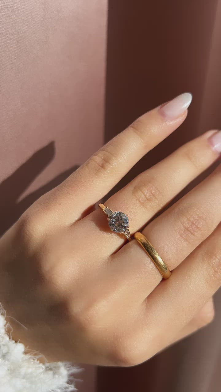 j-k-l color, si-i clarity in yellow gold setting