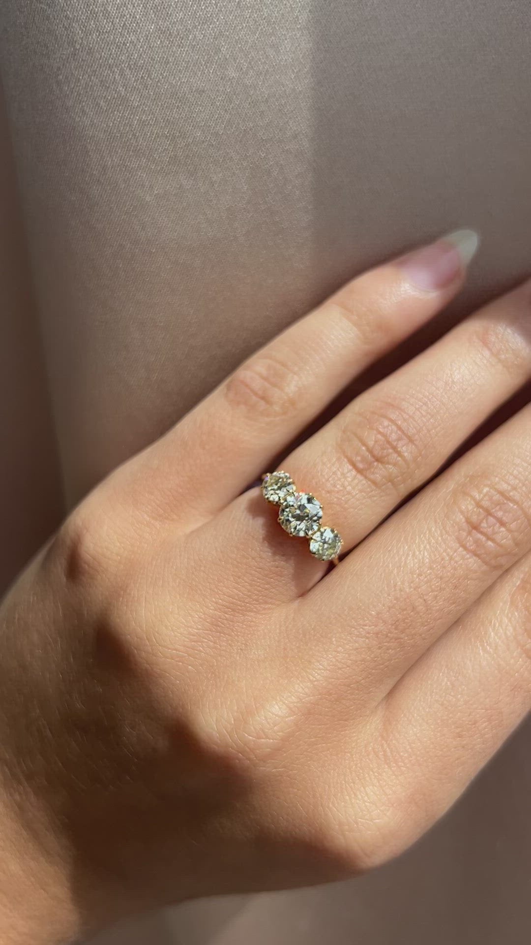 m-z color, si-i clarity diamond in yellow gold setting