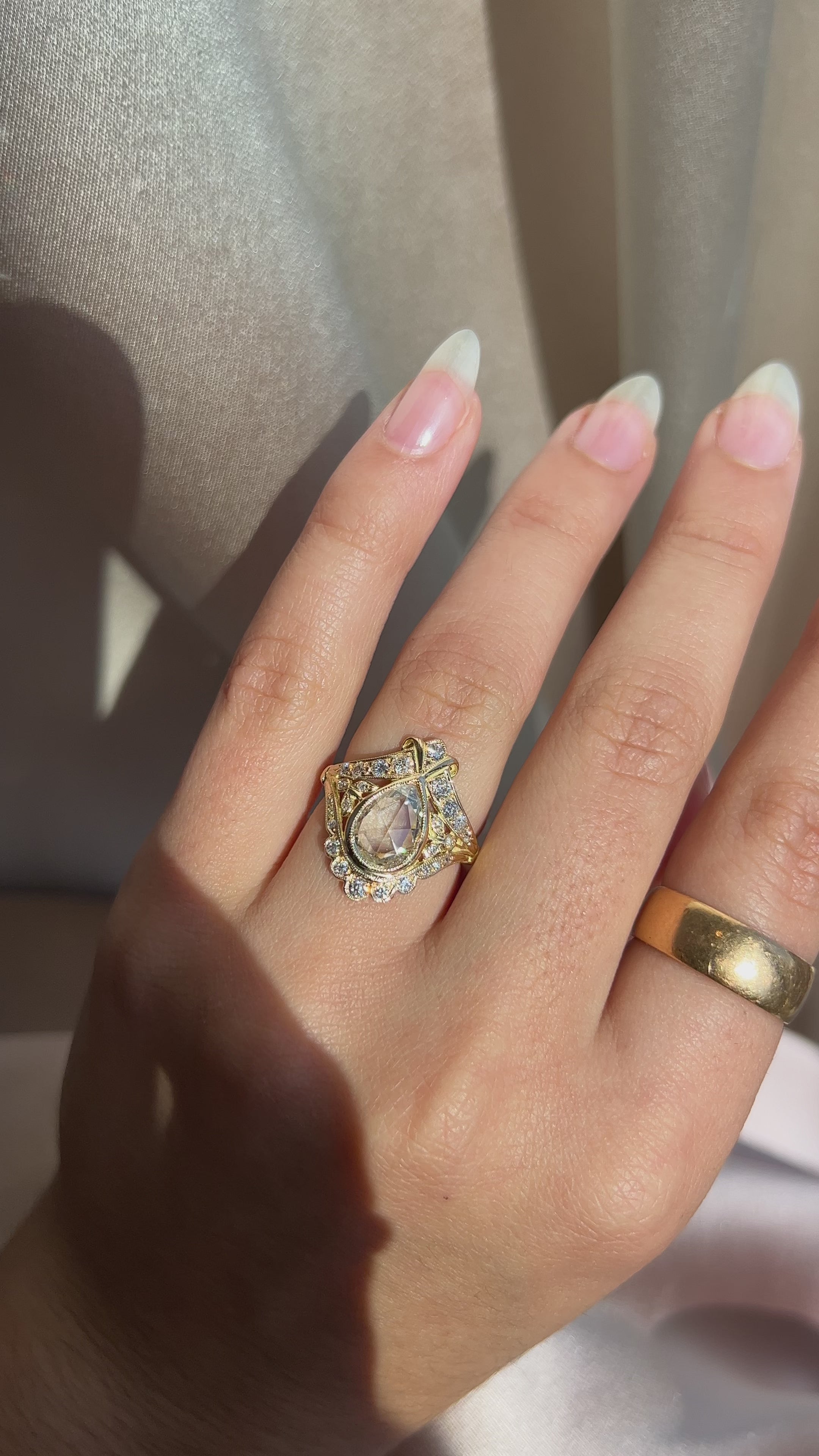 m-z color, si-i clarity diamond in yellow gold setting