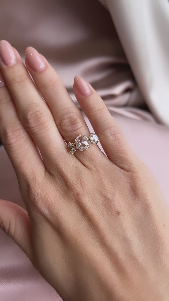 j-k-l color, si-i clarity diamond in yellow gold setting