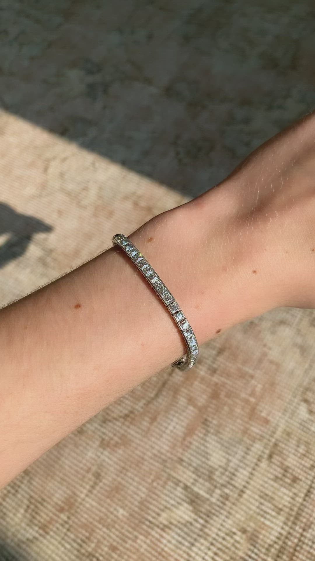 g-h-i color, vs clarity in platinum setting