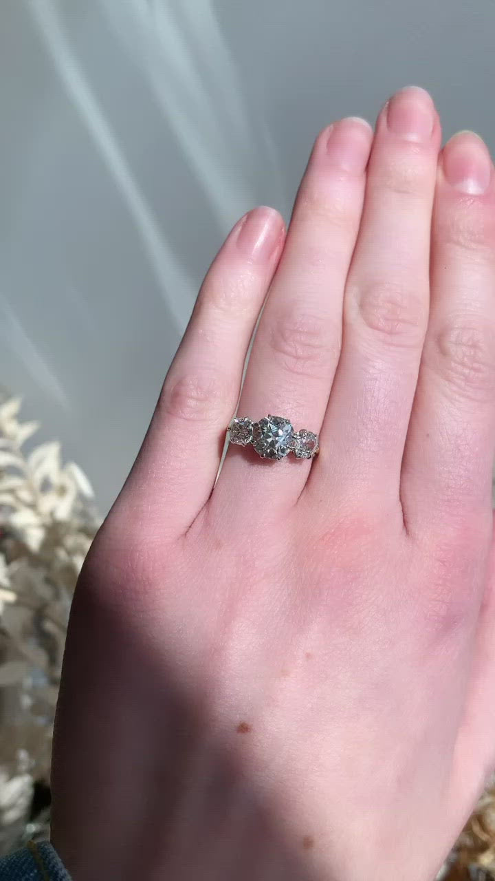 g-h-i color, si-i clarity diamond in two-tone setting