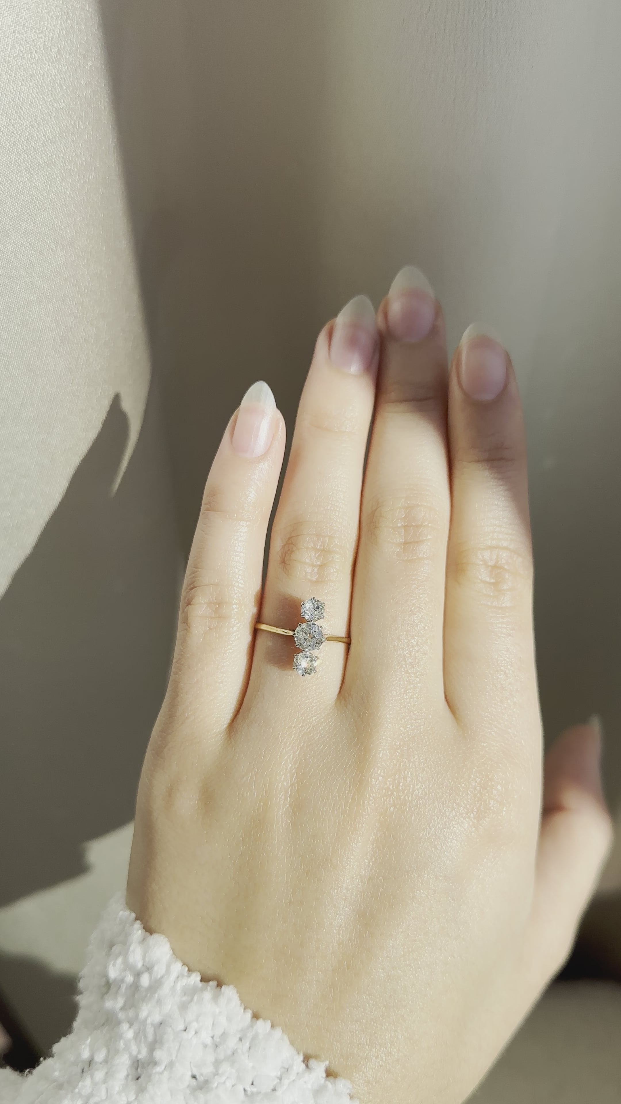 j-k-l color, vs clarity diamond in two-tone setting