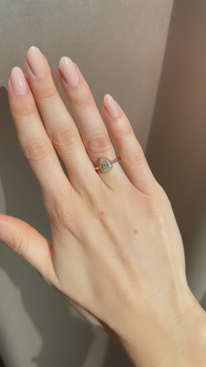 j-k-l color, si-i clarity diamond in yellow gold setting