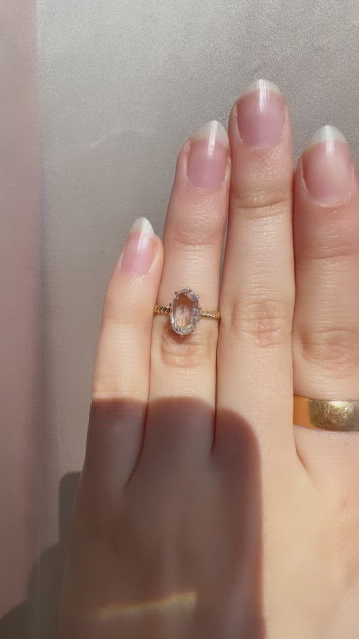 g-h-i color, si-i clarity diamond in yellow gold setting