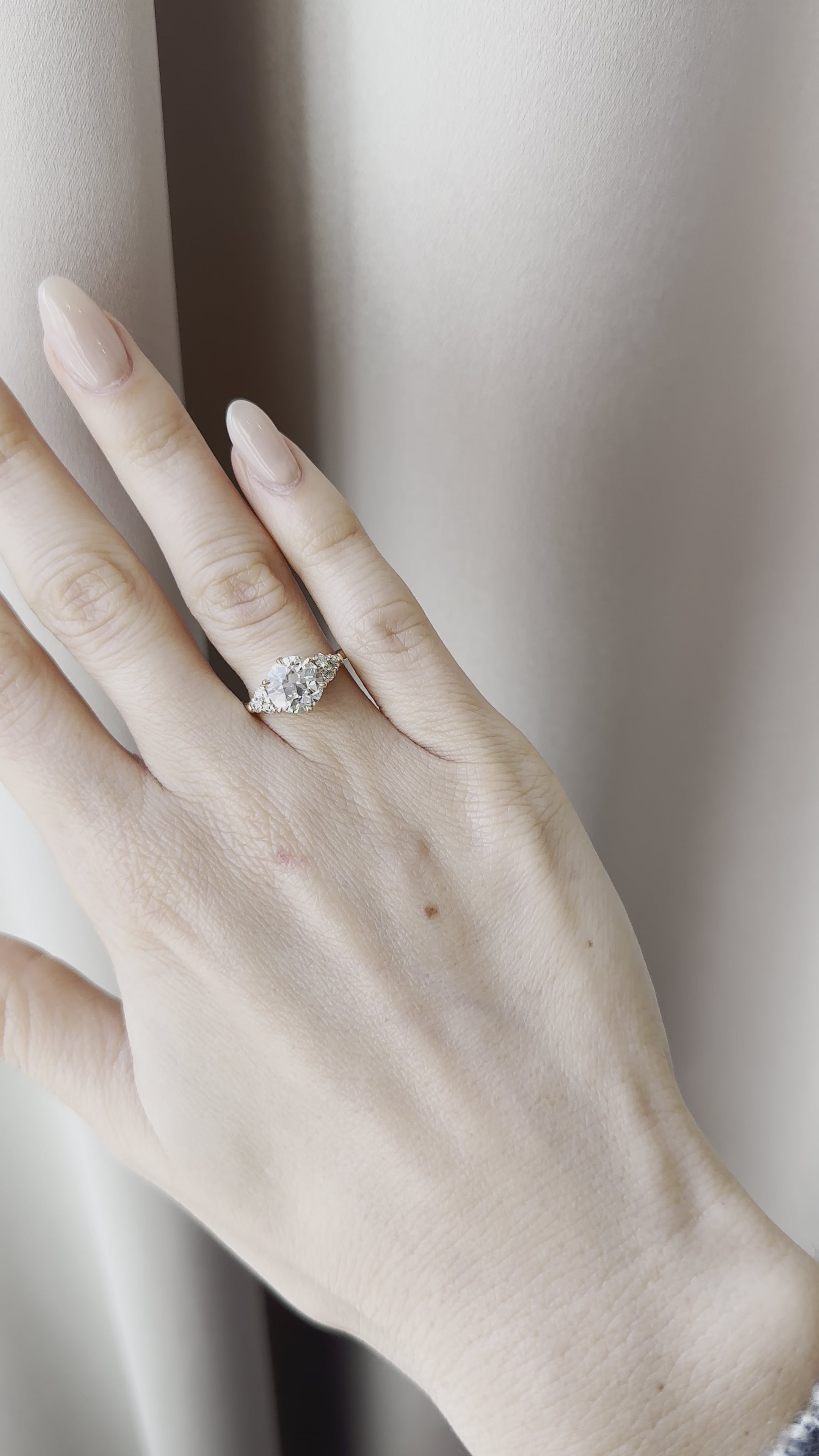 m-z color, vs clarity diamond in yellow gold setting