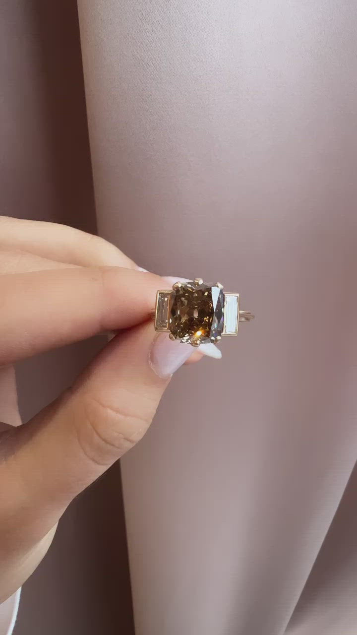 fancy color, si-i clarity diamond rings in yellow gold setting